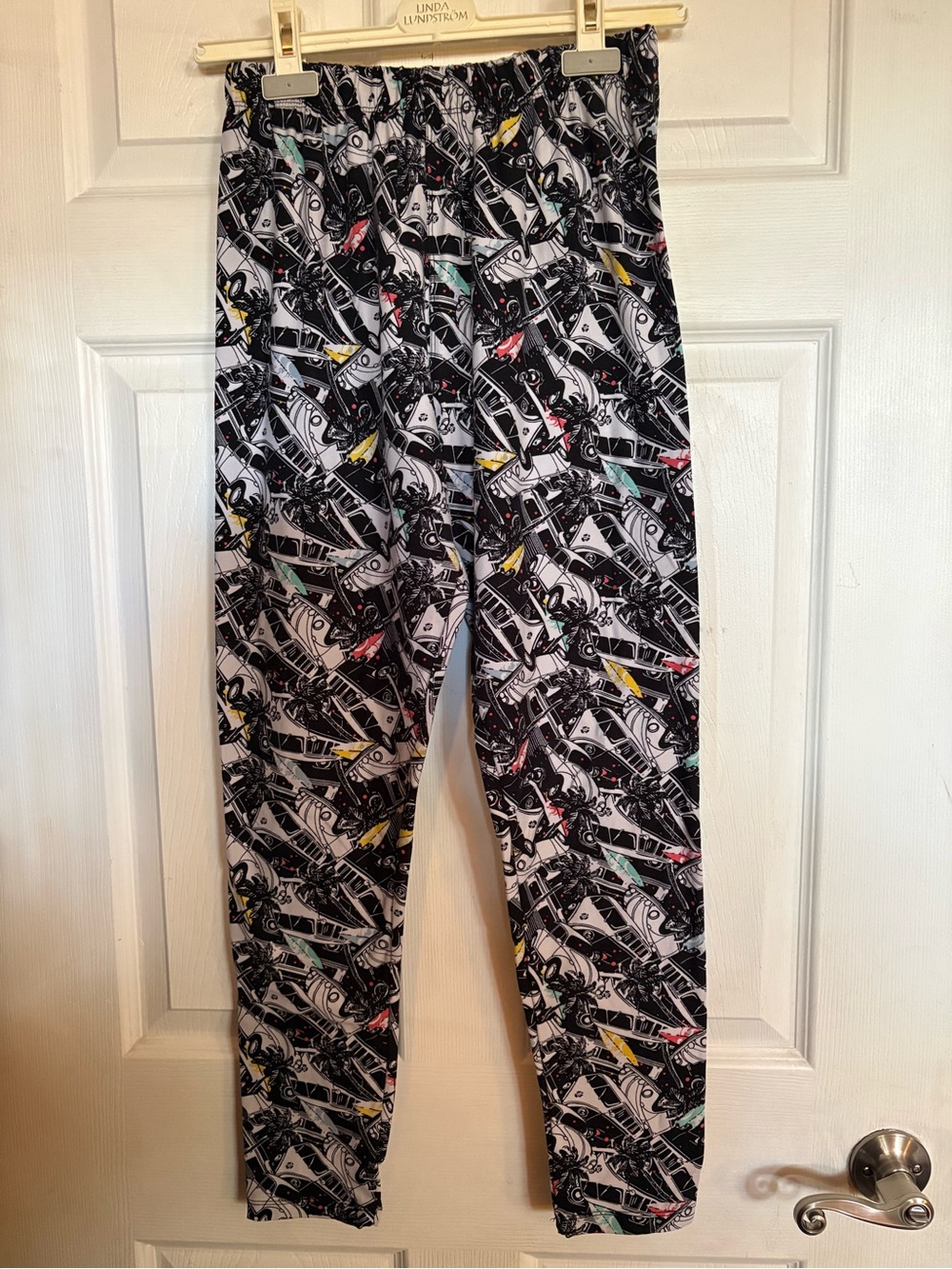 Black Graphic Skate Print Leggings with Color Accents